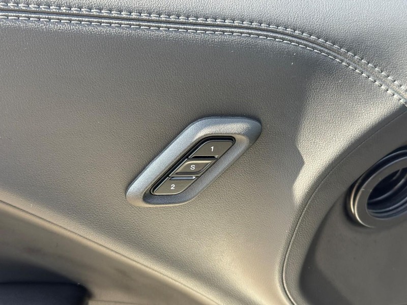 Dodge Challenger Vehicle Image 16