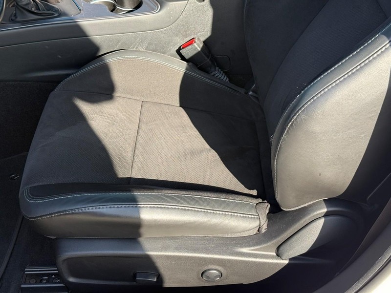 Dodge Challenger Vehicle Image 17