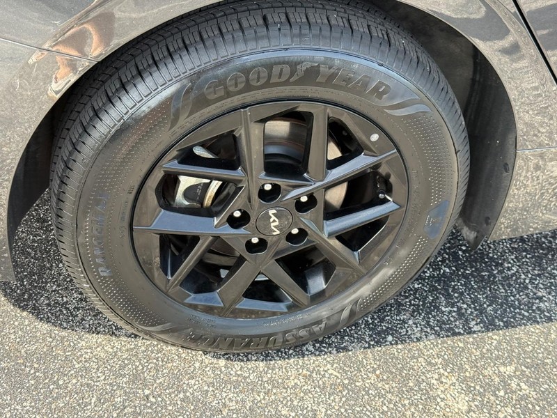 Kia K5 Vehicle Image 09