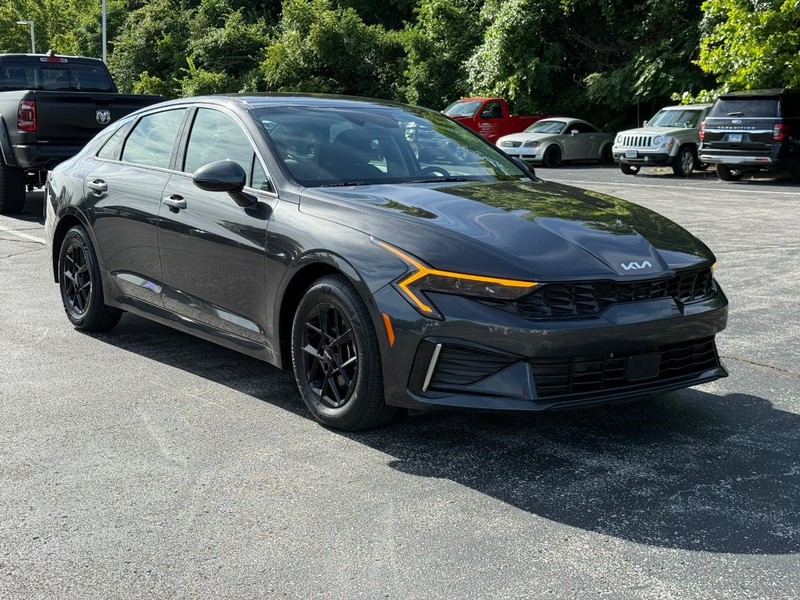 Kia K5 Vehicle Image 11