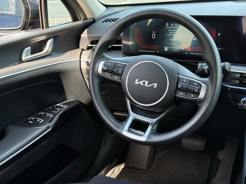 Kia K5 Vehicle Image 15