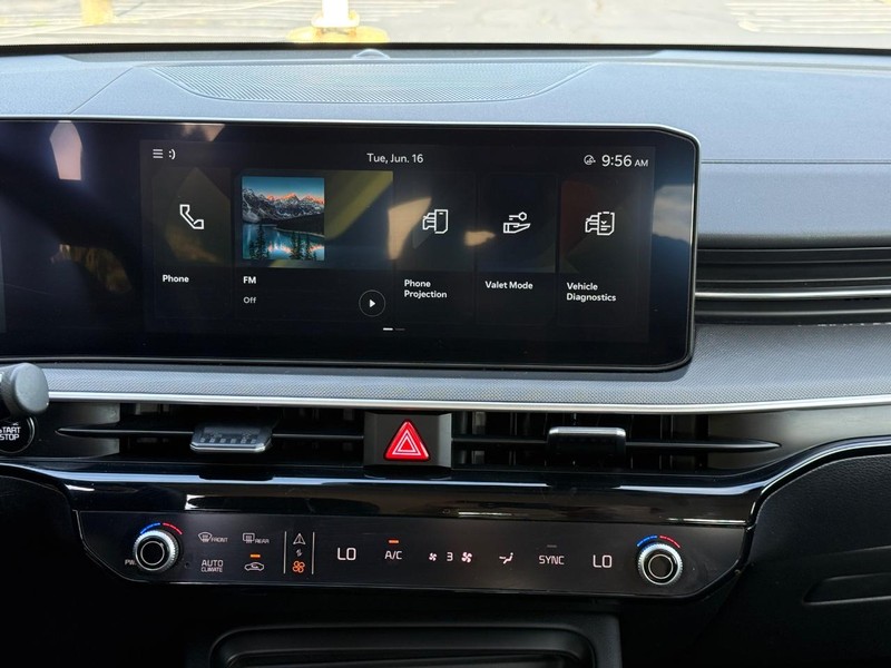 Kia K5 Vehicle Image 16
