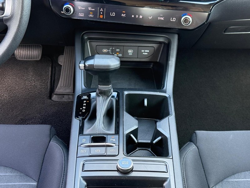 Kia K5 Vehicle Image 17