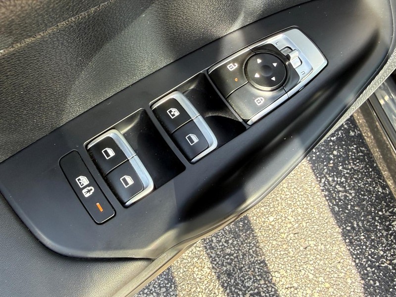 Kia K5 Vehicle Image 18