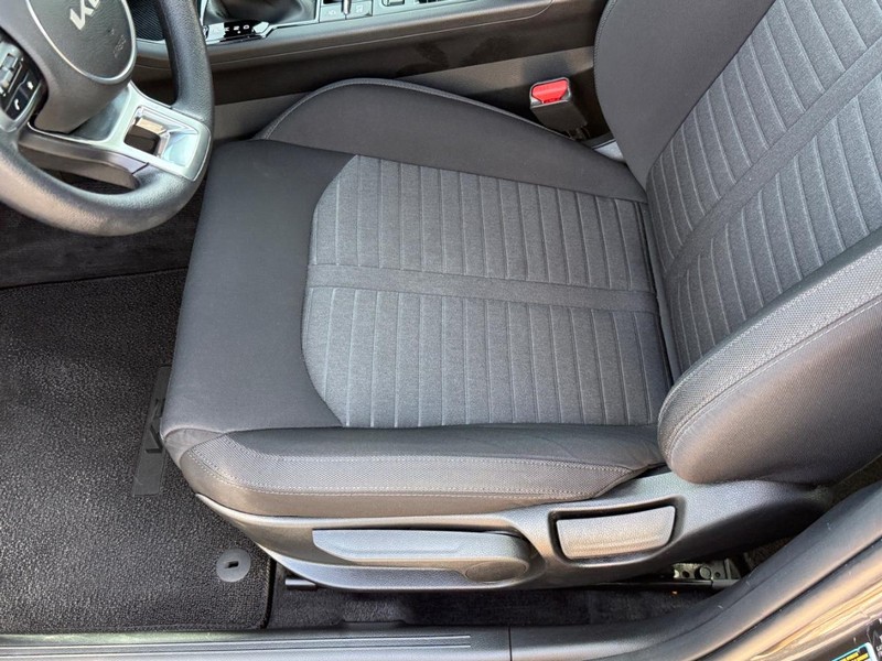 Kia K5 Vehicle Image 19