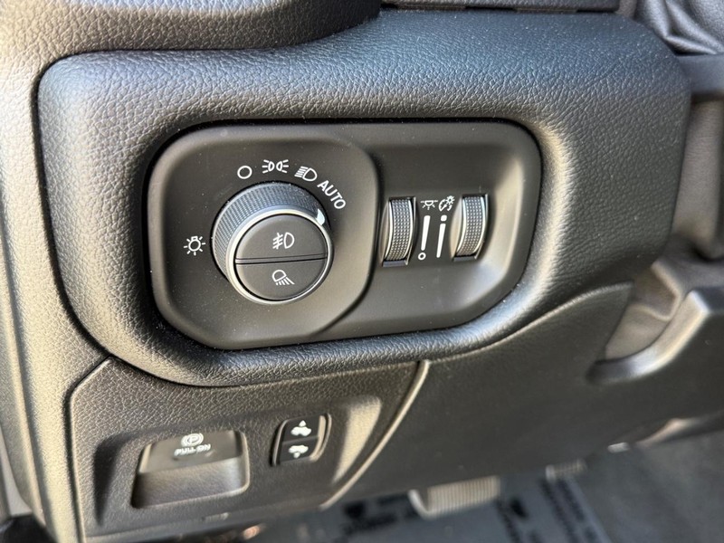 Ram 1500 Vehicle Image 22