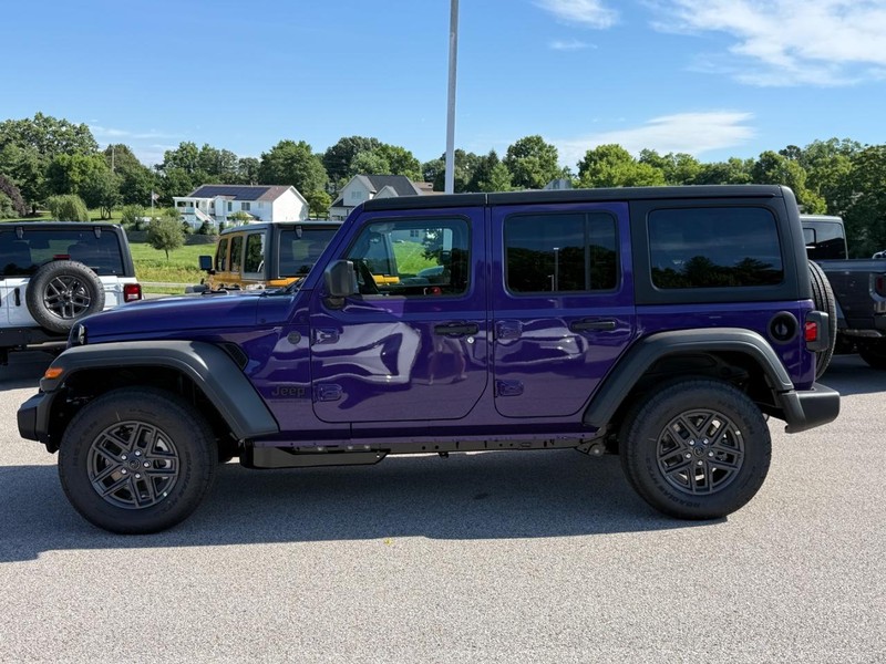 Jeep Wrangler Vehicle Full-screen Gallery Image 2