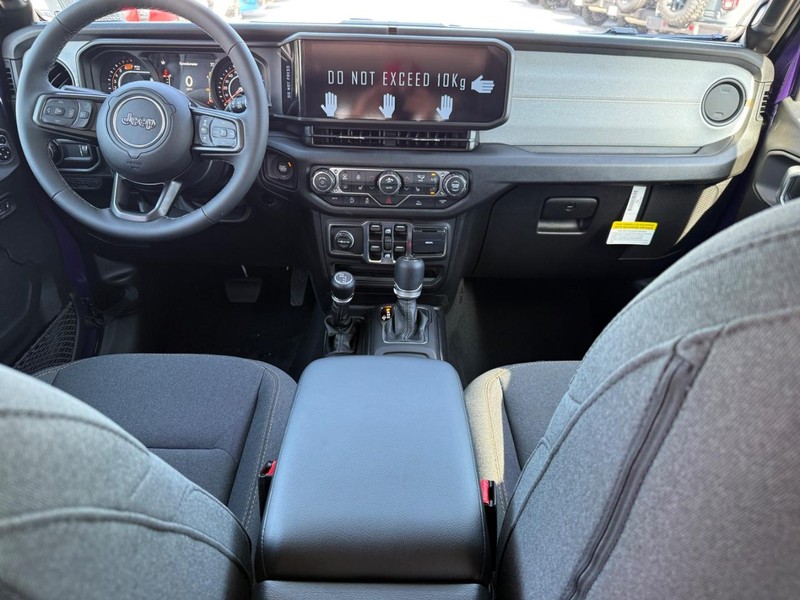 Jeep Wrangler Vehicle Full-screen Gallery Image 6