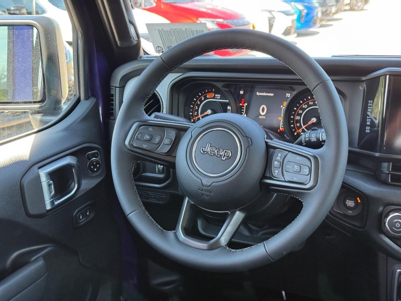 Jeep Wrangler Vehicle Full-screen Gallery Image 7