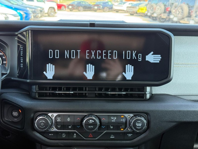Jeep Wrangler Vehicle Full-screen Gallery Image 8