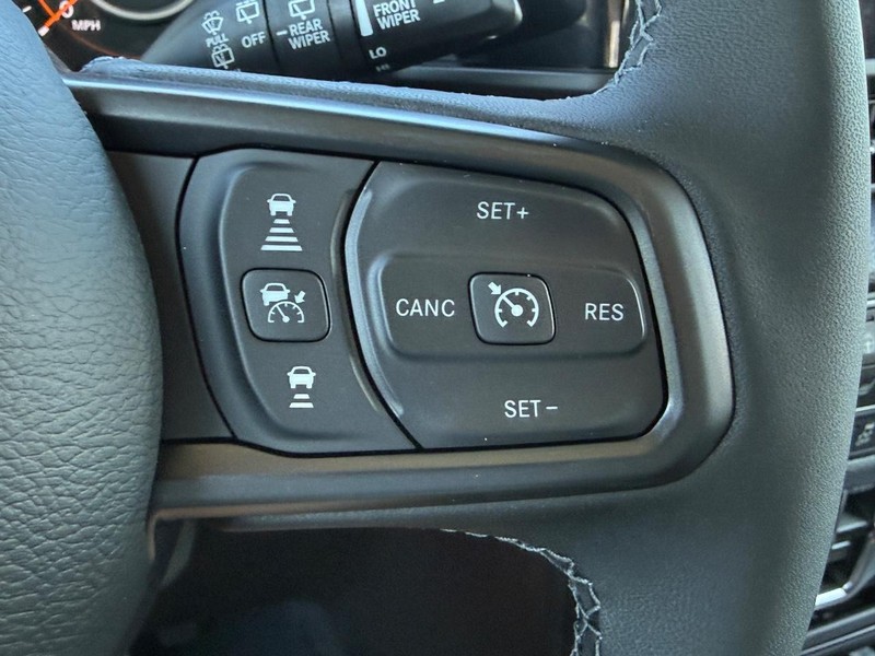 Jeep Wrangler Vehicle Full-screen Gallery Image 13