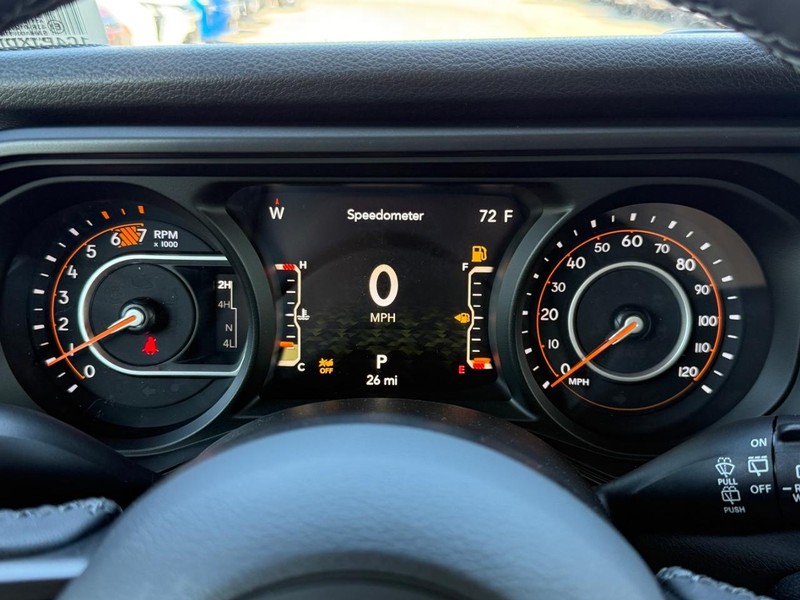 Jeep Wrangler Vehicle Full-screen Gallery Image 14