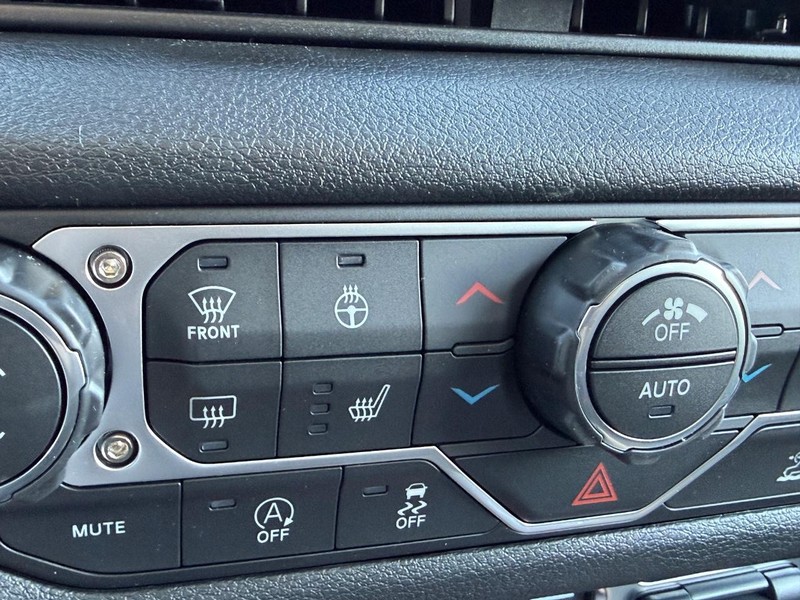 Jeep Wrangler Vehicle Full-screen Gallery Image 16