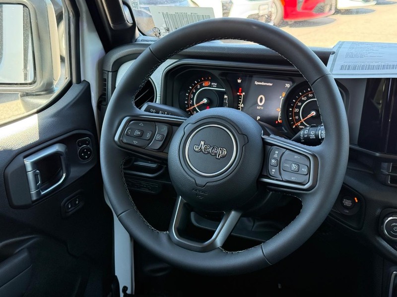 Jeep Wrangler Vehicle Full-screen Gallery Image 7