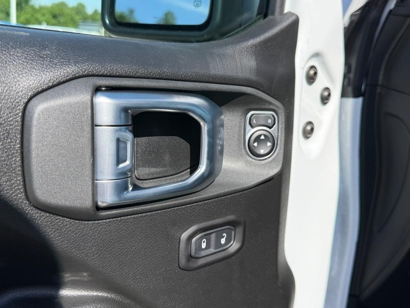 Jeep Wrangler Vehicle Full-screen Gallery Image 10