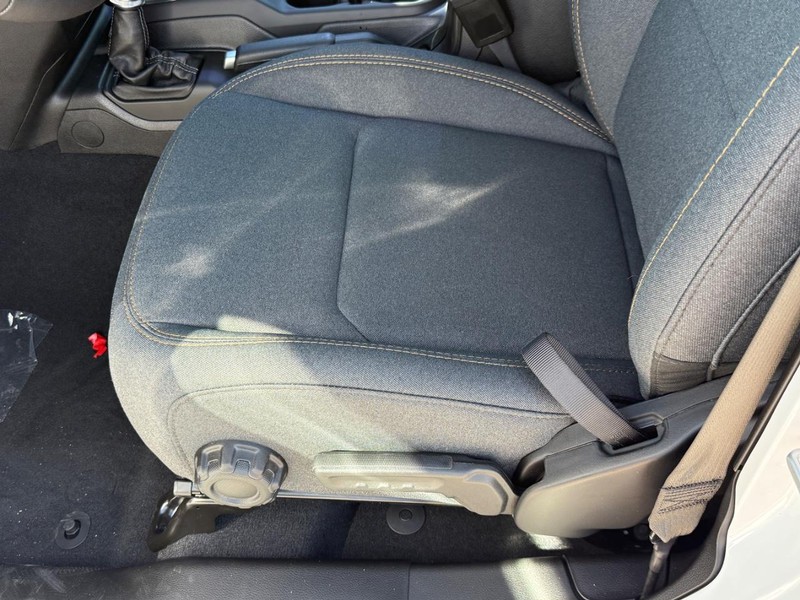 Jeep Wrangler Vehicle Full-screen Gallery Image 11