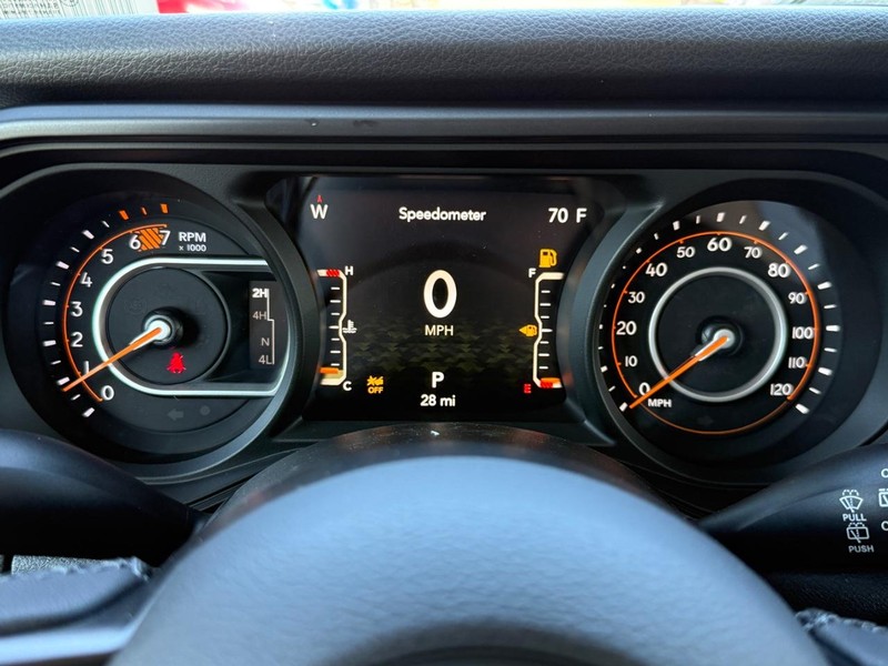 Jeep Wrangler Vehicle Full-screen Gallery Image 14