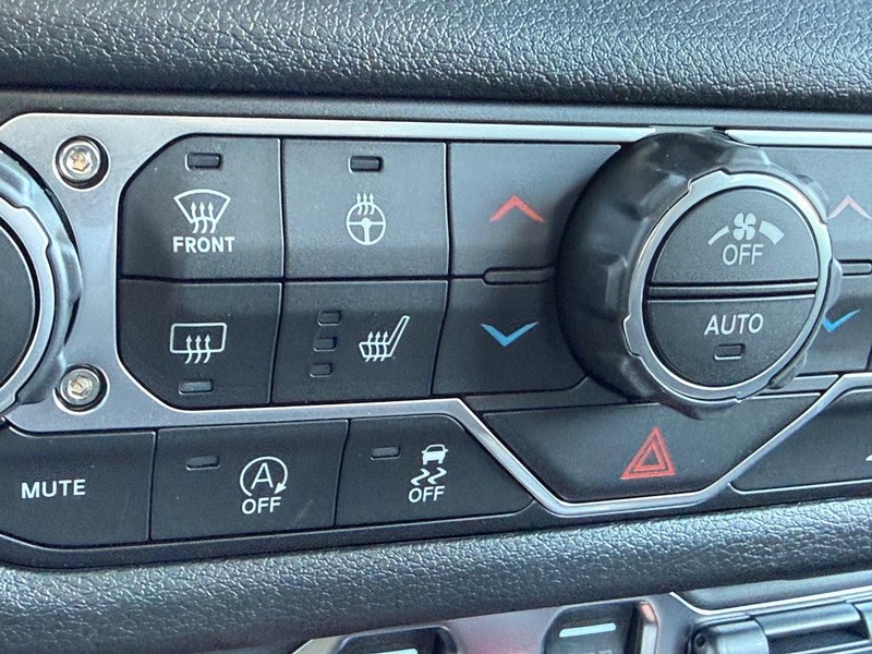 Jeep Wrangler Vehicle Full-screen Gallery Image 16
