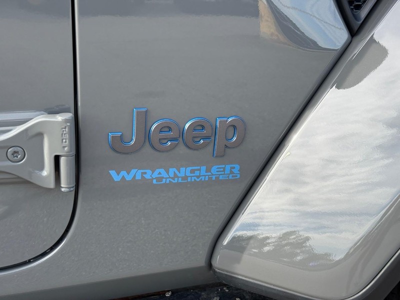 Jeep Wrangler 4xe Vehicle Image 12