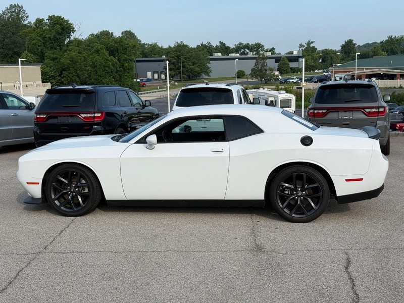 Dodge Challenger Vehicle Full-screen Gallery Image 2