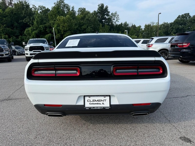 Dodge Challenger Vehicle Full-screen Gallery Image 6