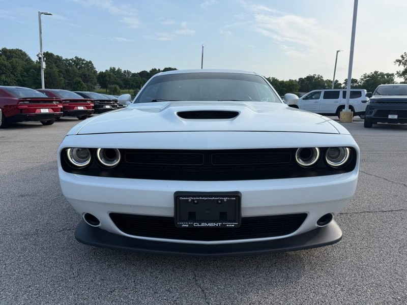 Dodge Challenger Vehicle Full-screen Gallery Image 9