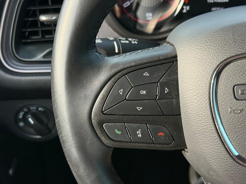 Dodge Challenger Vehicle Full-screen Gallery Image 14