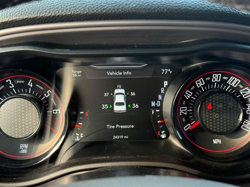 Dodge Challenger Vehicle Full-screen Gallery Image 16