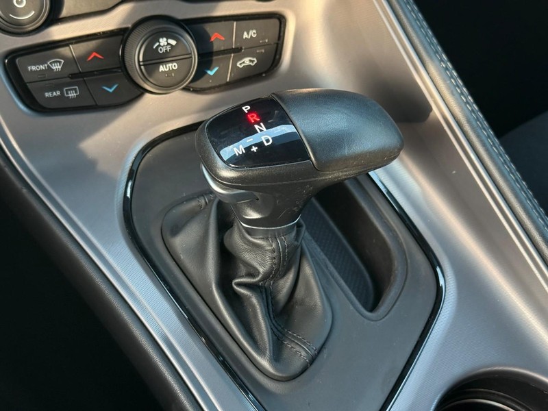 Dodge Challenger Vehicle Full-screen Gallery Image 17