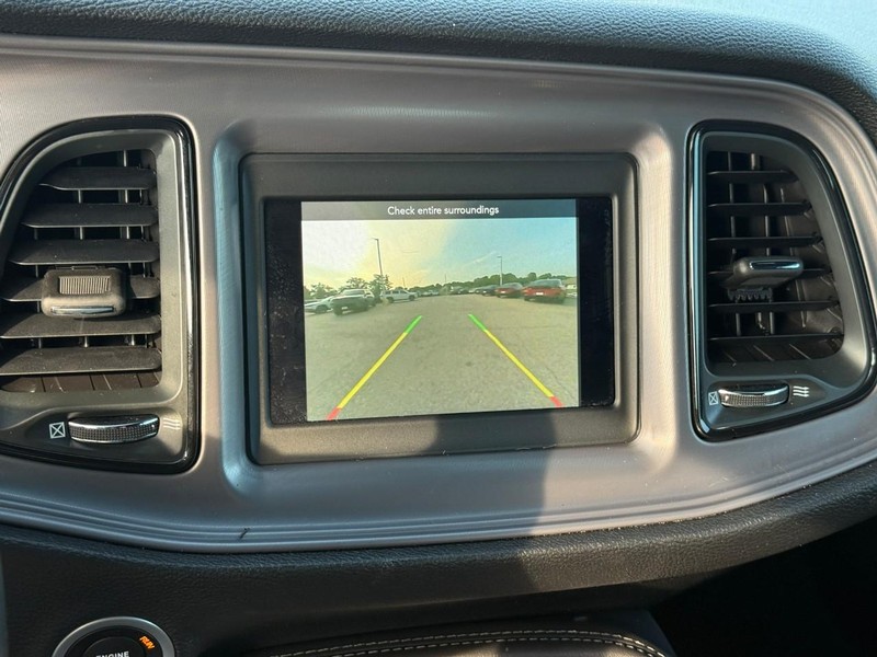 Dodge Challenger Vehicle Full-screen Gallery Image 18
