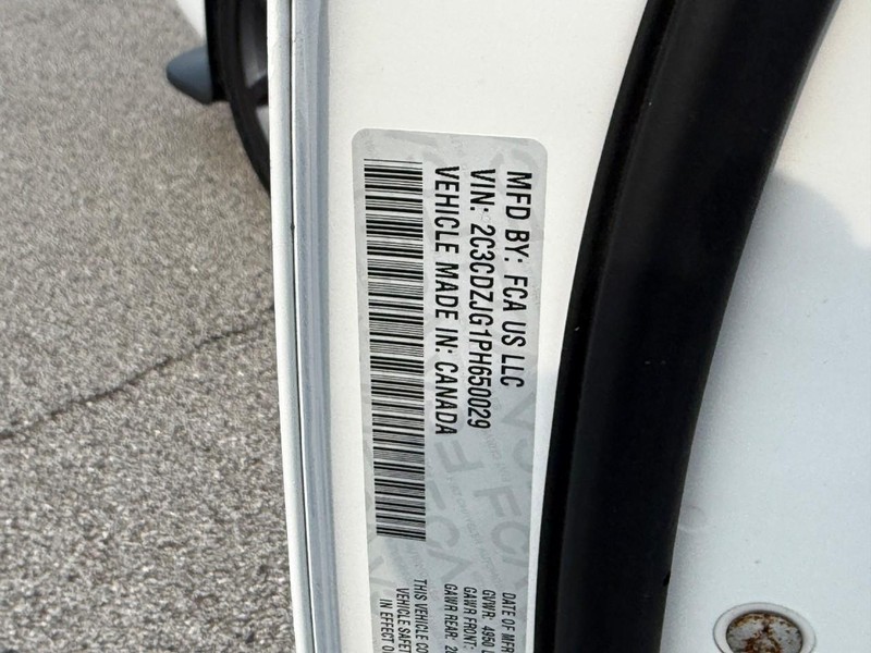 Dodge Challenger Vehicle Full-screen Gallery Image 19