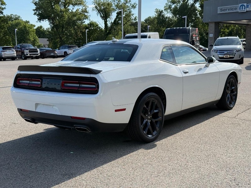 Dodge Challenger Vehicle Image 08