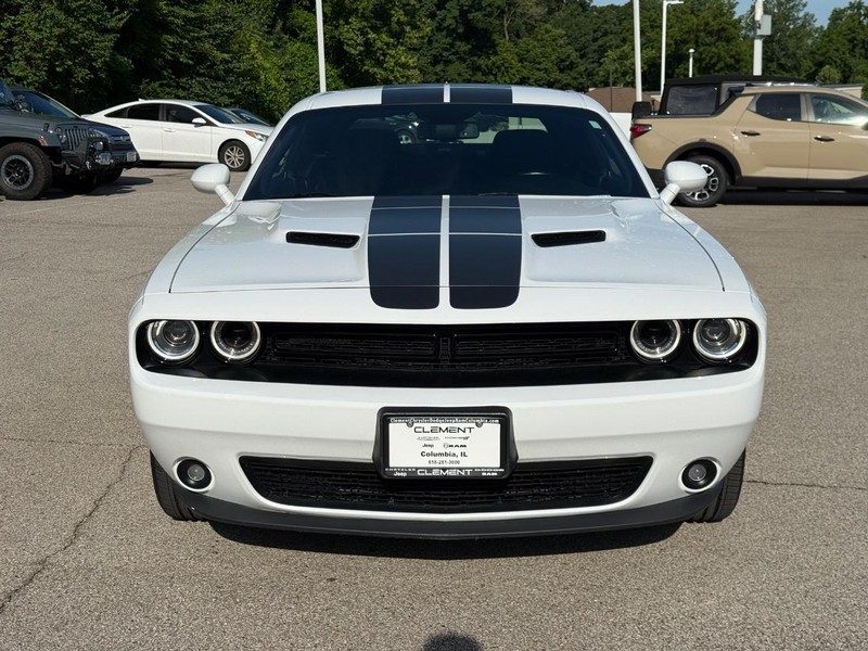 Dodge Challenger Vehicle Image 12