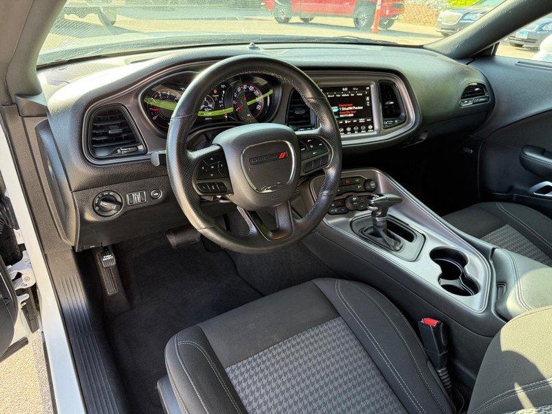 Dodge Challenger Vehicle Image 13