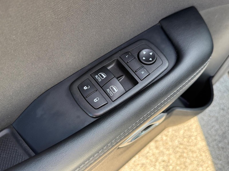 Dodge Challenger Vehicle Image 14