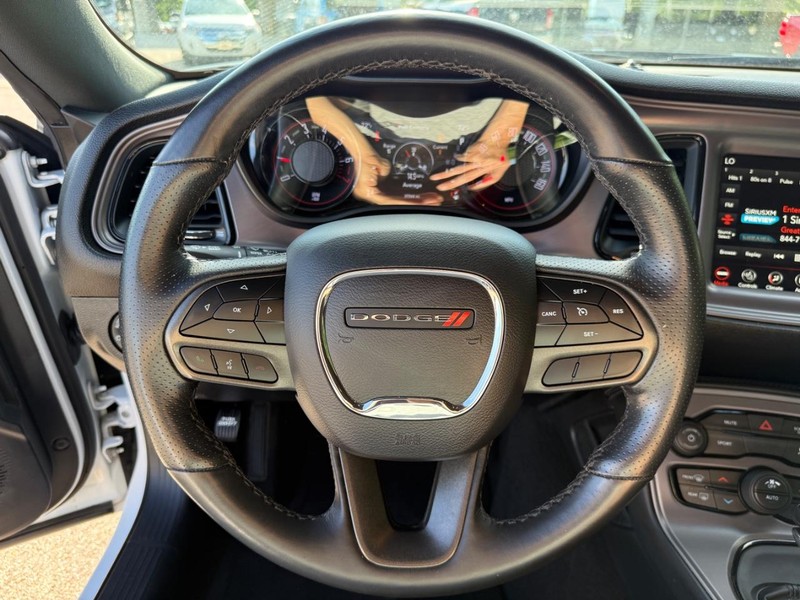 Dodge Challenger Vehicle Image 16