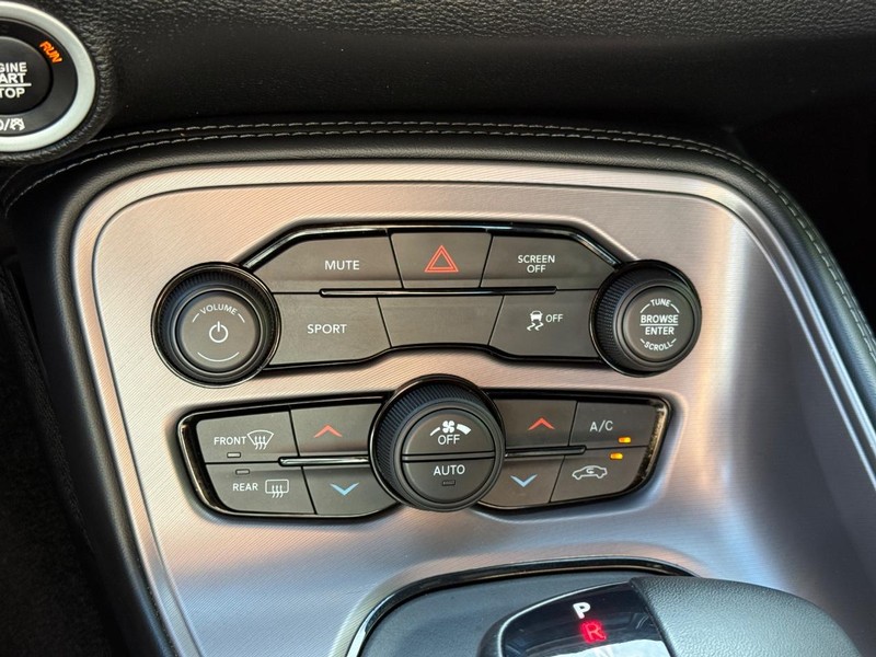 Dodge Challenger Vehicle Image 22
