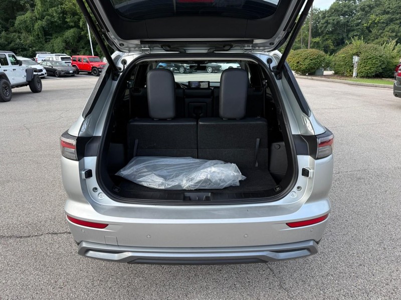 Mitsubishi Outlander Vehicle Full-screen Gallery Image 5