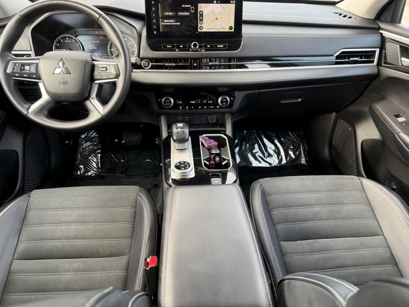 Mitsubishi Outlander Vehicle Full-screen Gallery Image 11