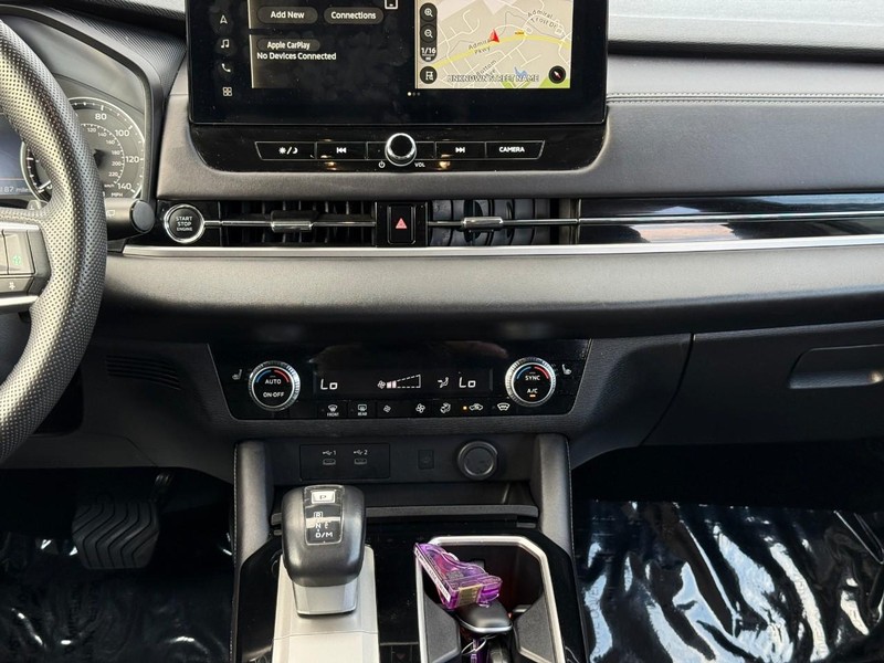 Mitsubishi Outlander Vehicle Full-screen Gallery Image 13