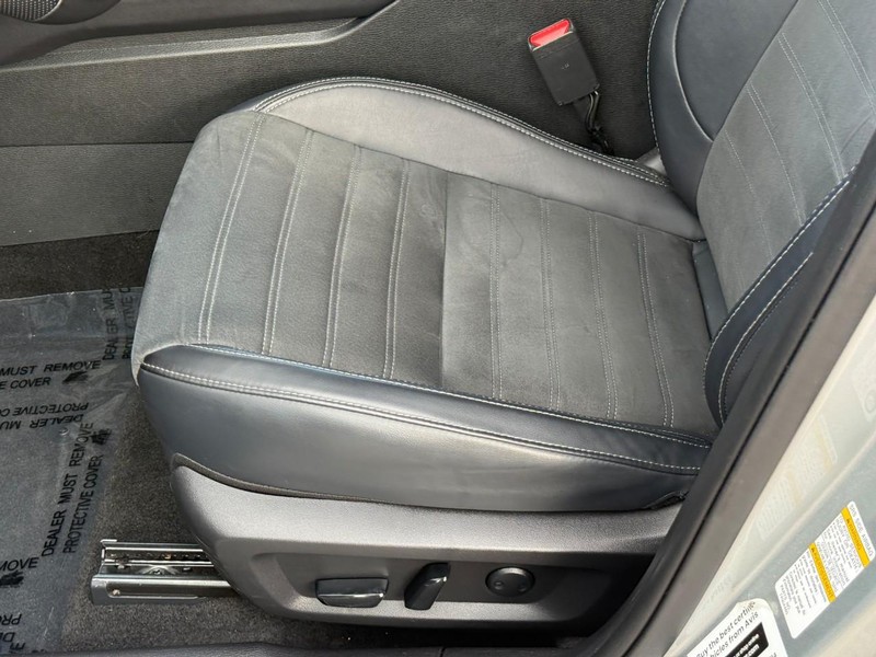 Mitsubishi Outlander Vehicle Full-screen Gallery Image 17