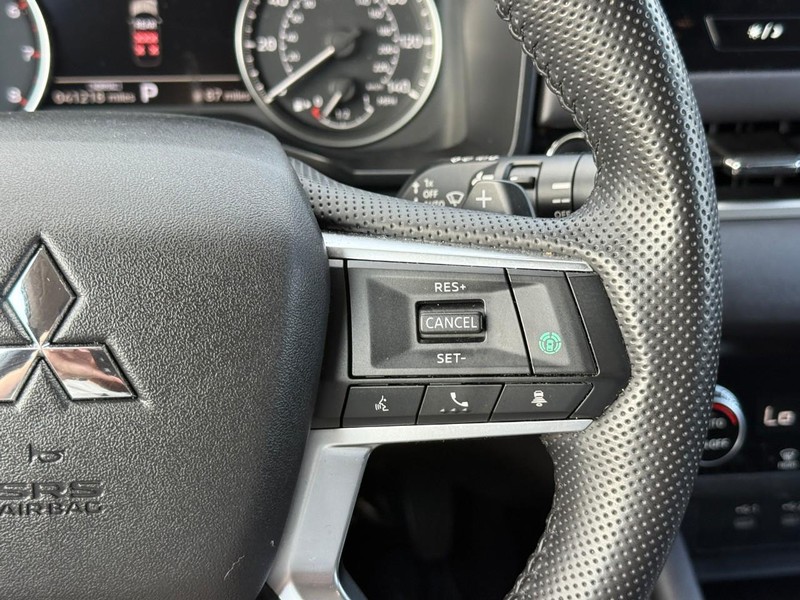 Mitsubishi Outlander Vehicle Full-screen Gallery Image 20