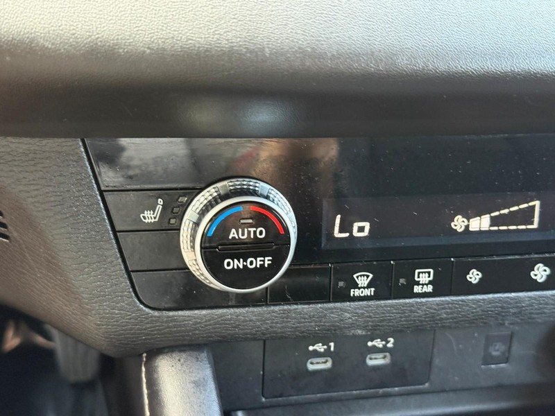 Mitsubishi Outlander Vehicle Full-screen Gallery Image 23