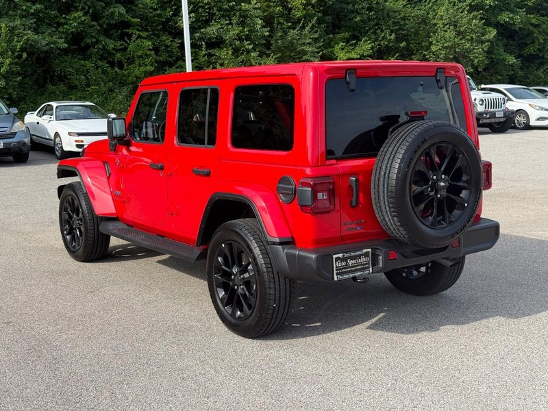 Jeep Wrangler 4xe Vehicle Full-screen Gallery Image 3