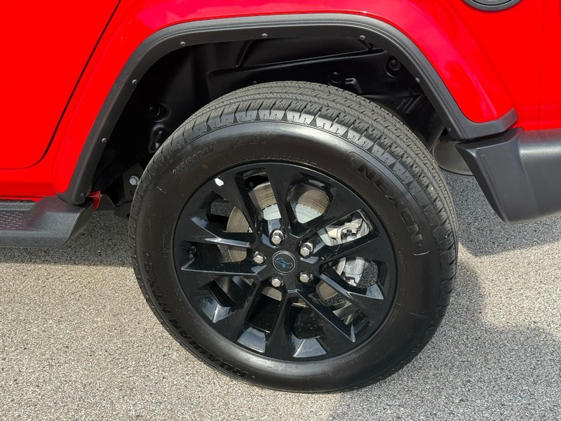 Jeep Wrangler 4xe Vehicle Full-screen Gallery Image 4