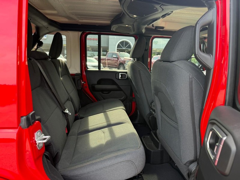 Jeep Wrangler 4xe Vehicle Full-screen Gallery Image 11