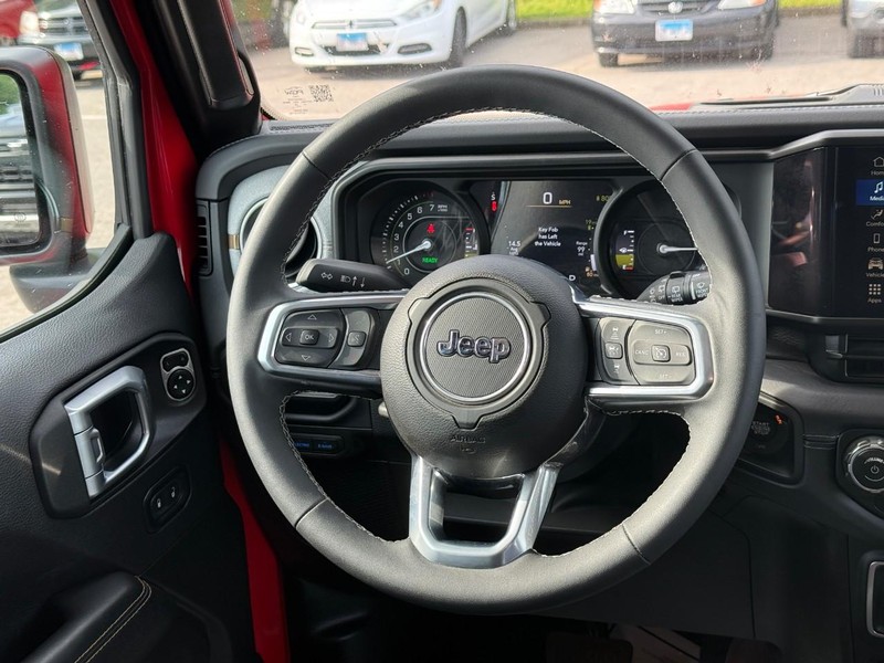 Jeep Wrangler 4xe Vehicle Full-screen Gallery Image 13
