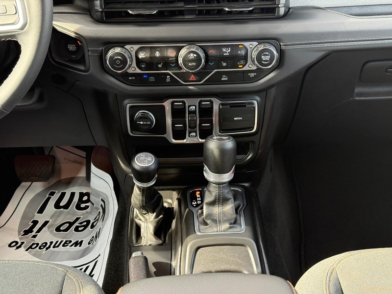 Jeep Wrangler 4xe Vehicle Full-screen Gallery Image 15