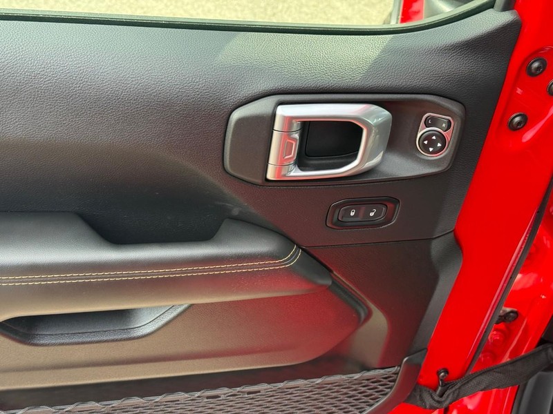 Jeep Wrangler 4xe Vehicle Full-screen Gallery Image 16