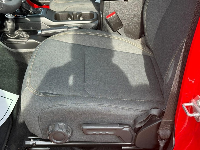 Jeep Wrangler 4xe Vehicle Full-screen Gallery Image 17
